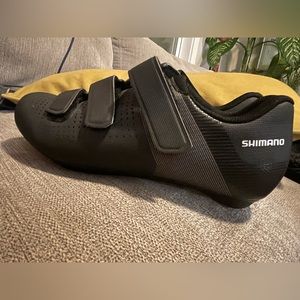 NWOT Shimano Cycling Shoes Womens 39 (7-7.5) without clips